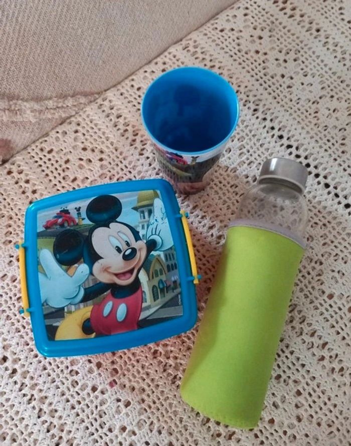 Lot boîte a goûter + verre + gourde