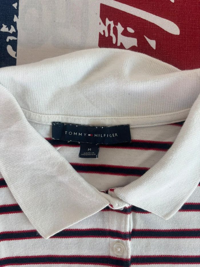 Polo Tommy Hilfiger taille M manche longue liserés bleu et rouge - photo numéro 3