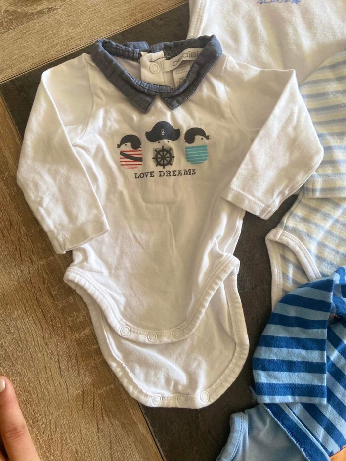 Lot 4 bodys 1 mois - photo numéro 4