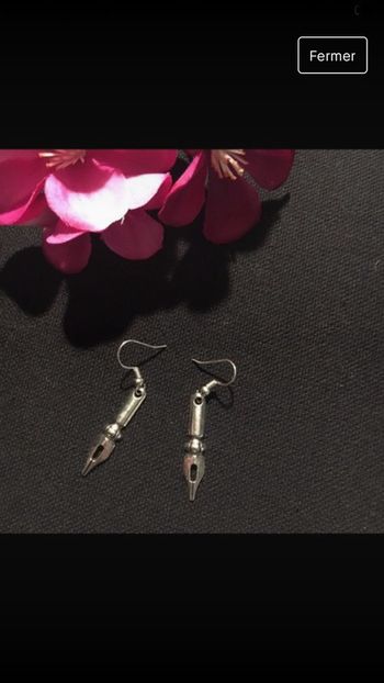 Boucles d’oreilles pendantes fantaisie métal argenté enfants école plume écriture