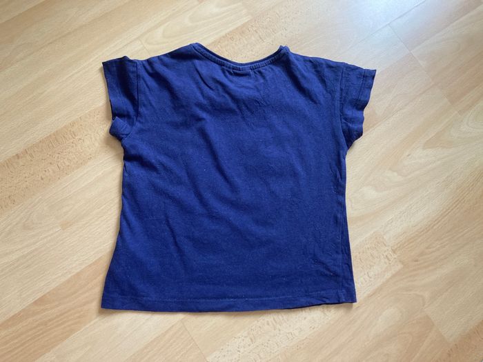 2 Tee-shirts Disney Reine des neiges taille 98/104 - photo numéro 4