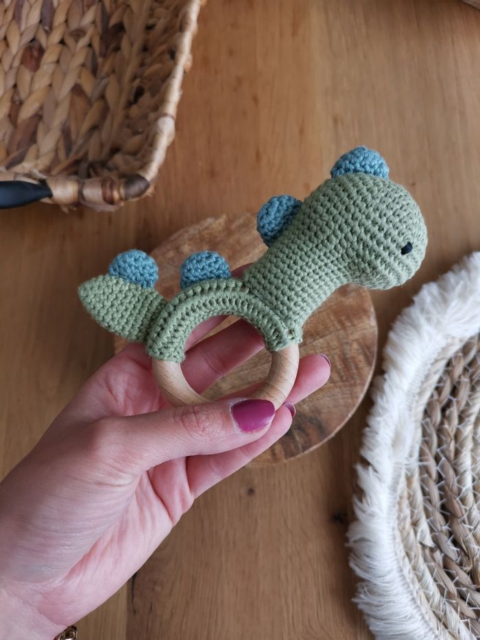 Hochet en crochet dinosaure - photo numéro 2