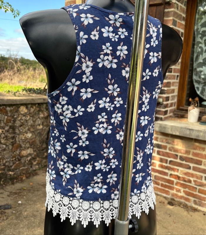 🌸 Top court fleuri Terranova – Taille 36 - photo numéro 4