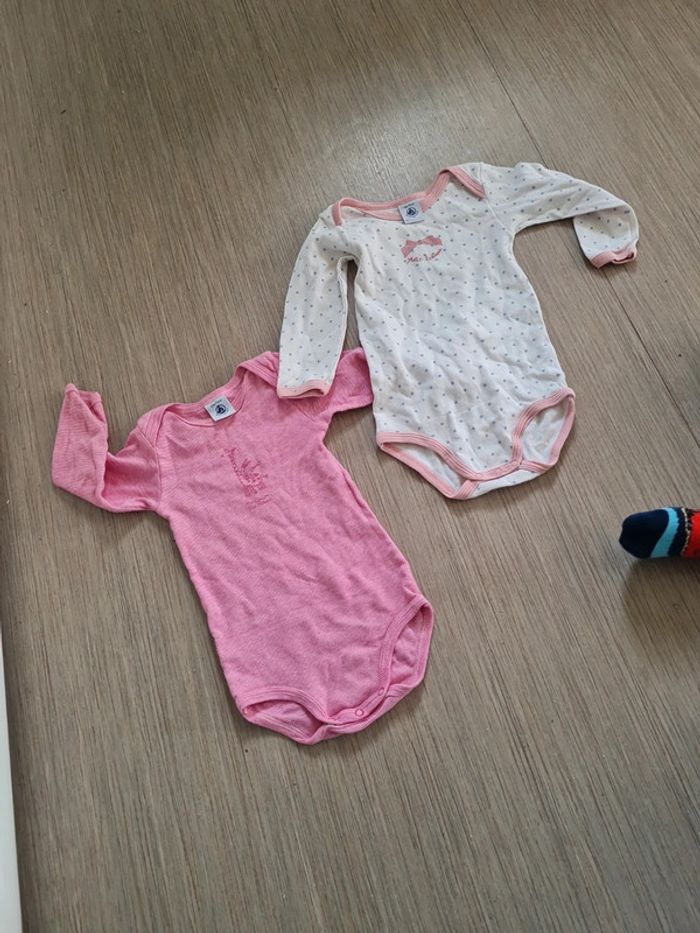 Lot 2 bodies 12 et 18 mois petit bateau très bon etat