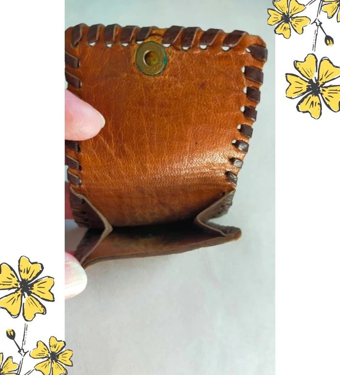 Petit porte-monnaie vintage en cuir brodé – fait main, signé - photo numéro 4