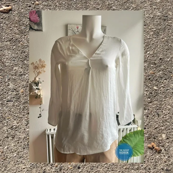 Chemisier blanc à manches longues avec col en V