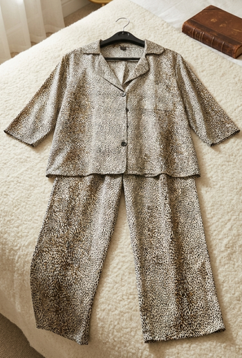 Ensemble pyjama chic léopard - confort absolu !