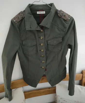Cache cache veste en jeans kaki taille XS très bon état