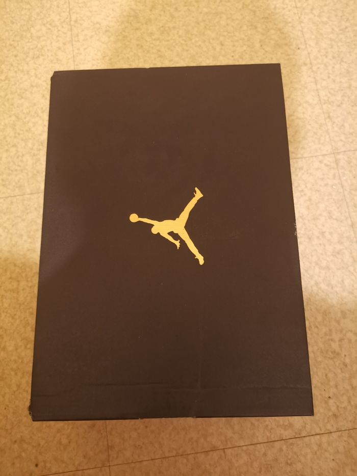 Air Jordan 1 MID (GS)  T 38.5 - photo numéro 7