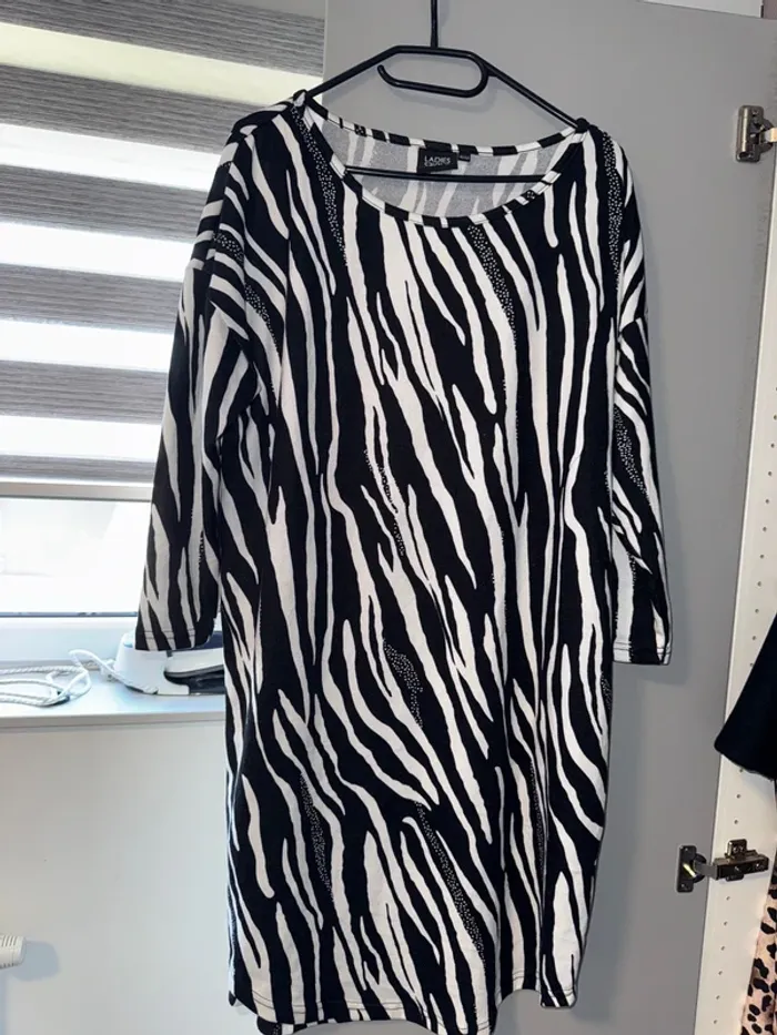 Tunique  noir et blanc taille 42/44