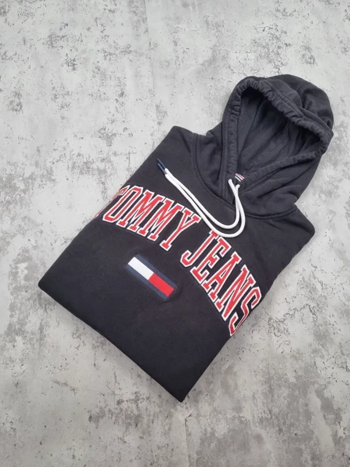 Crop top à capuche Tommy Jeans noir – Taille M Femme (mesures en photos)