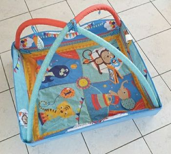 tapis d'éveil sécurisé avec rehausses