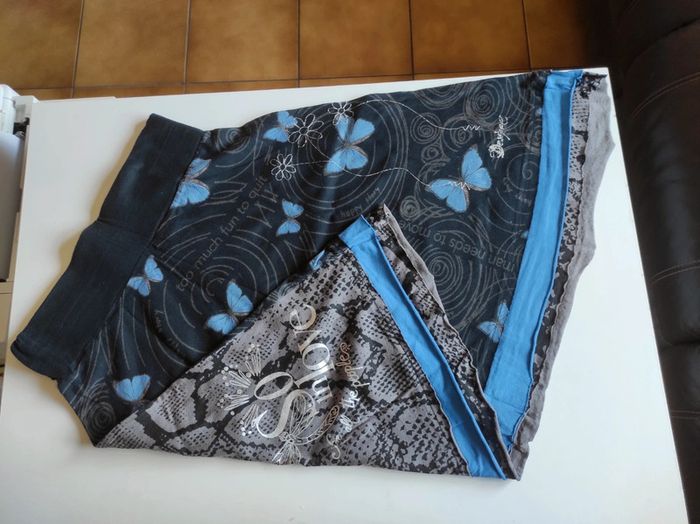 Jupe courte - photo numéro 3