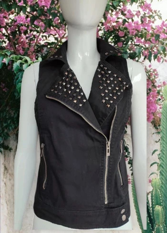 Veste à clous sans manche
