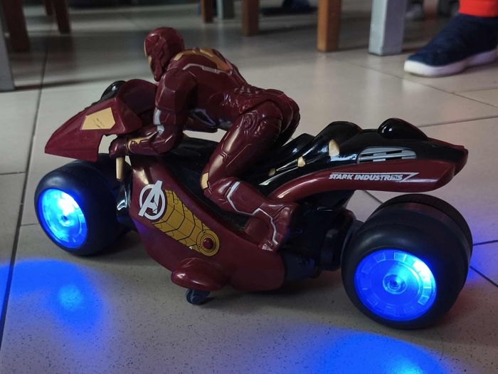 Moto radio commandé Avengers Iron Man - photo numéro 3