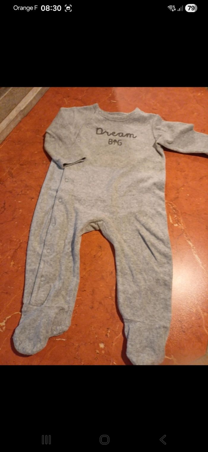 Pyjama bébé taille 12 mois - photo numéro 1