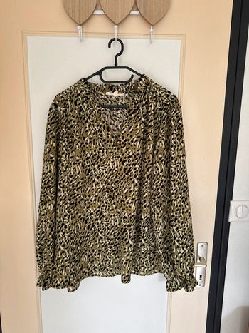 T-shirt / chemisier taille XXXXL