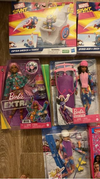 Lot neuf de poupées  Barbie  neuve