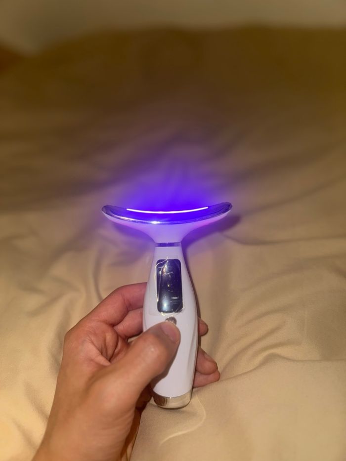 Appareil massage visage & cou 7-en-1 (État neuf) - photo numéro 6