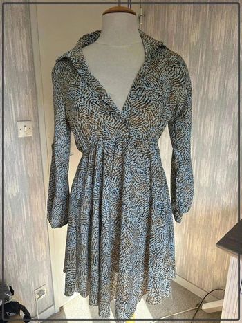 Jolie robe avec col taille 36/38 marque Lille rose *