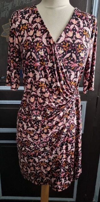 Robe à motifs fleurs taille 42
