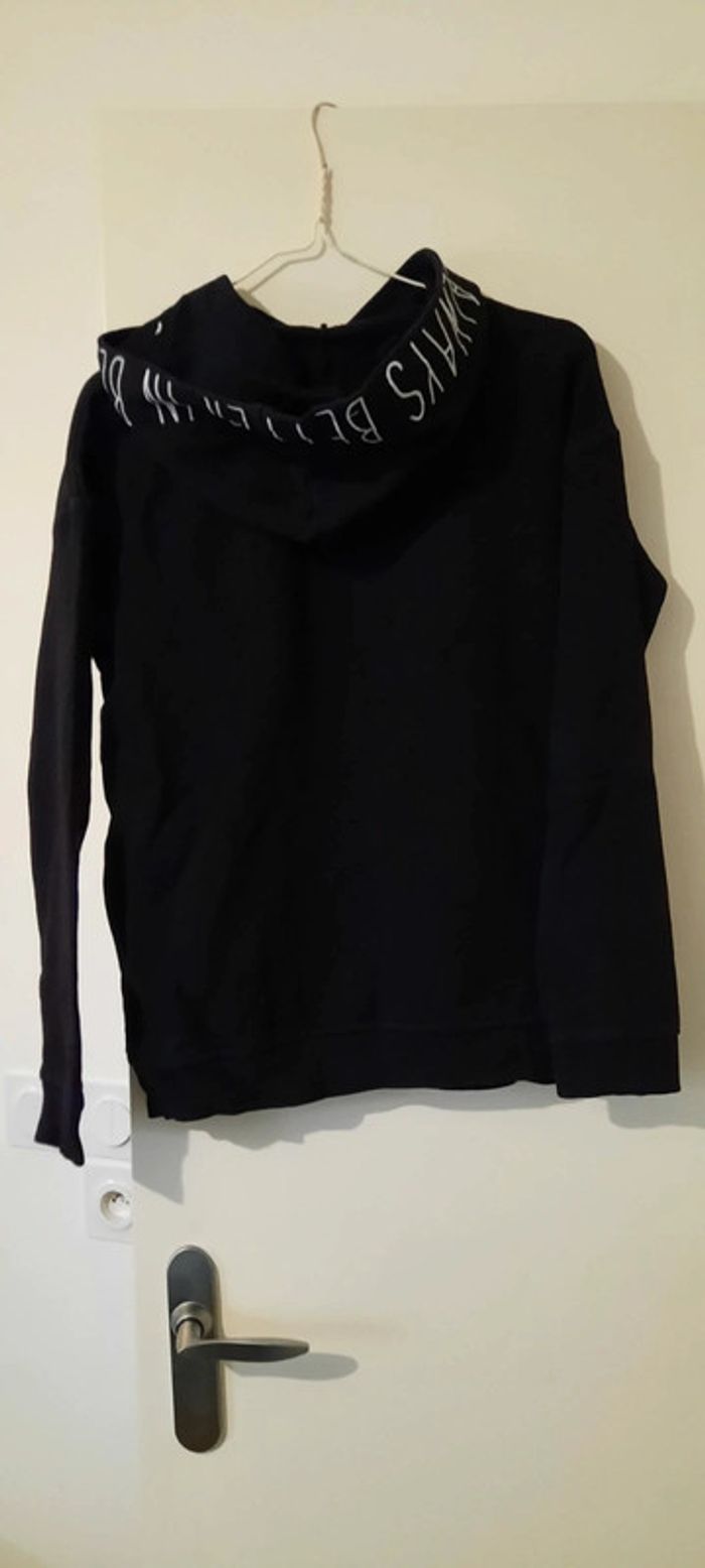 Pull à capuche noir jennyfer taille S avec écriture - photo numéro 2
