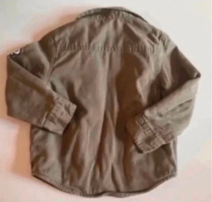 Chemise / Sur chemise TRÈS BON ÉTAT pour garçon taille 2 ans / 92 cms  couleur kaki - photo numéro 7