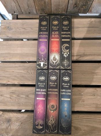 Lot de 6 paquets d encens naturel avec pierres semi précieuses AUM FRAGRANCES 