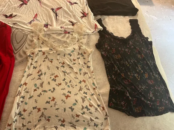 Lot de vêtements 20 pièces + 4 donnés - photo numéro 3