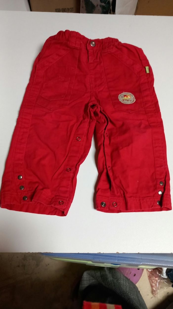 Pantalon rouge 12 mois.