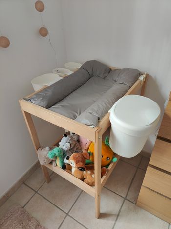 Table à langer IKEA avec accessoires 
