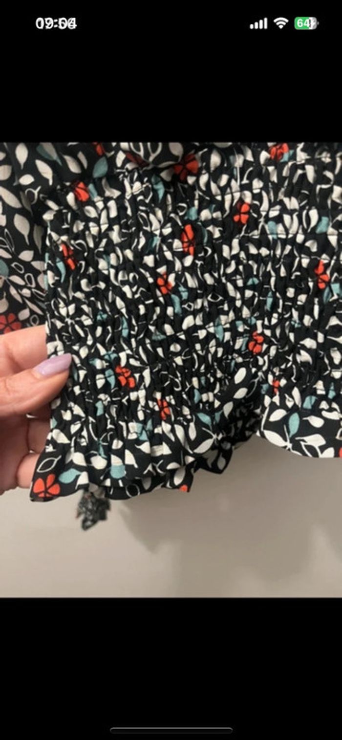 Blouse noire fleurie, décolleté V - M/L - photo numéro 6