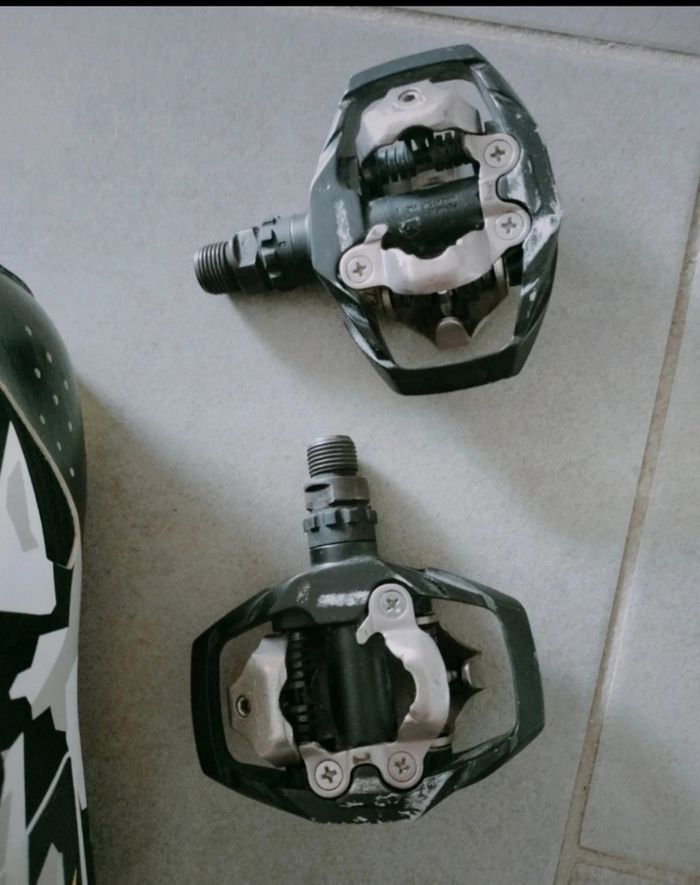 Chaussures de vélo taille 43 44 - photo numéro 3