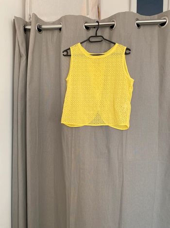 Top jaune