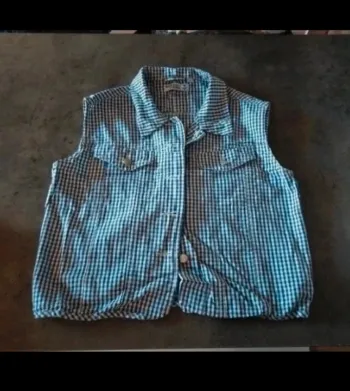 Chemise sans manches à carreaux  bleu marine et blanc taille 16 ans