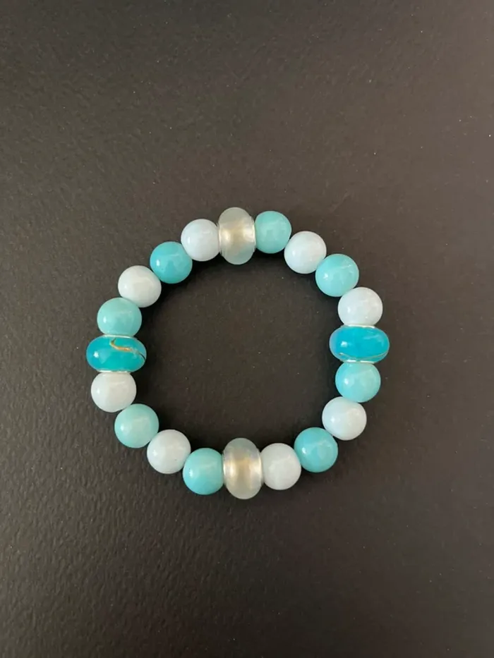 Bracelet bleu avec charme - photo numéro 3