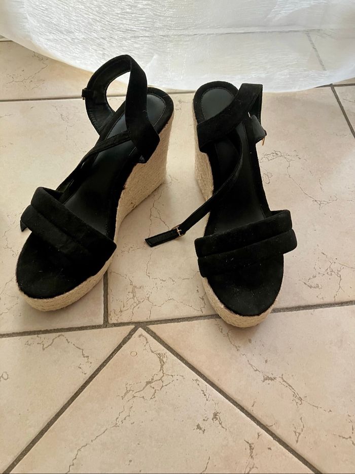 Chaussures compensées noires T.40-41 - photo numéro 9
