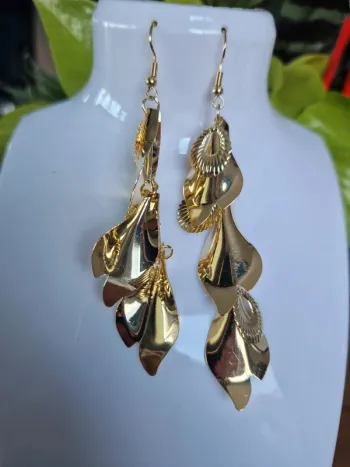 Boucles d'oreilles fantaisies dorées légères