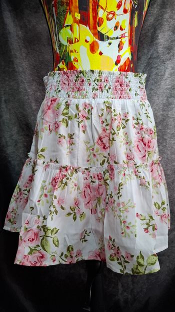 Jupe short fleurs romantique printemps Terranova