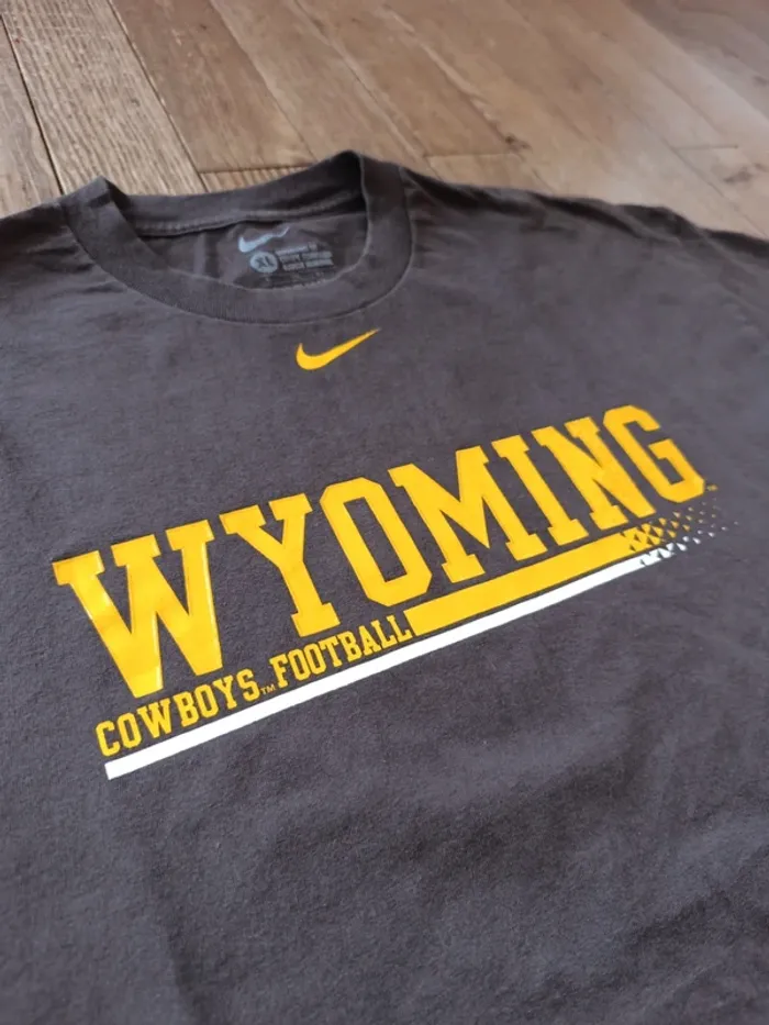 T-shirt vintage nike NCAA U Wyoming cowboy football Taille XL - photo numéro 3