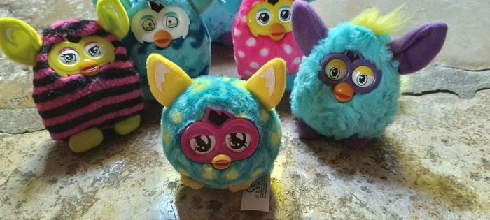 Lot de peluches Furby - photo numéro 3