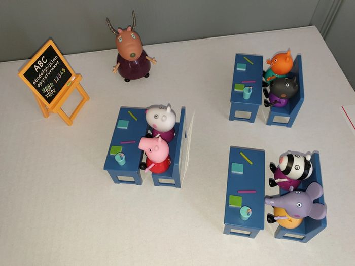 la salle de classe de Peppa pig - photo numéro 2