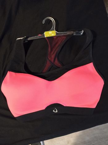 Brassière de sport neuve 95b