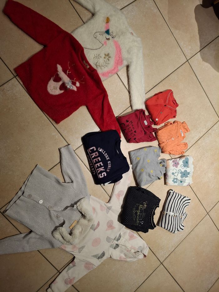 Lot 12 pull sweat fille 3 ans neuf a TB état