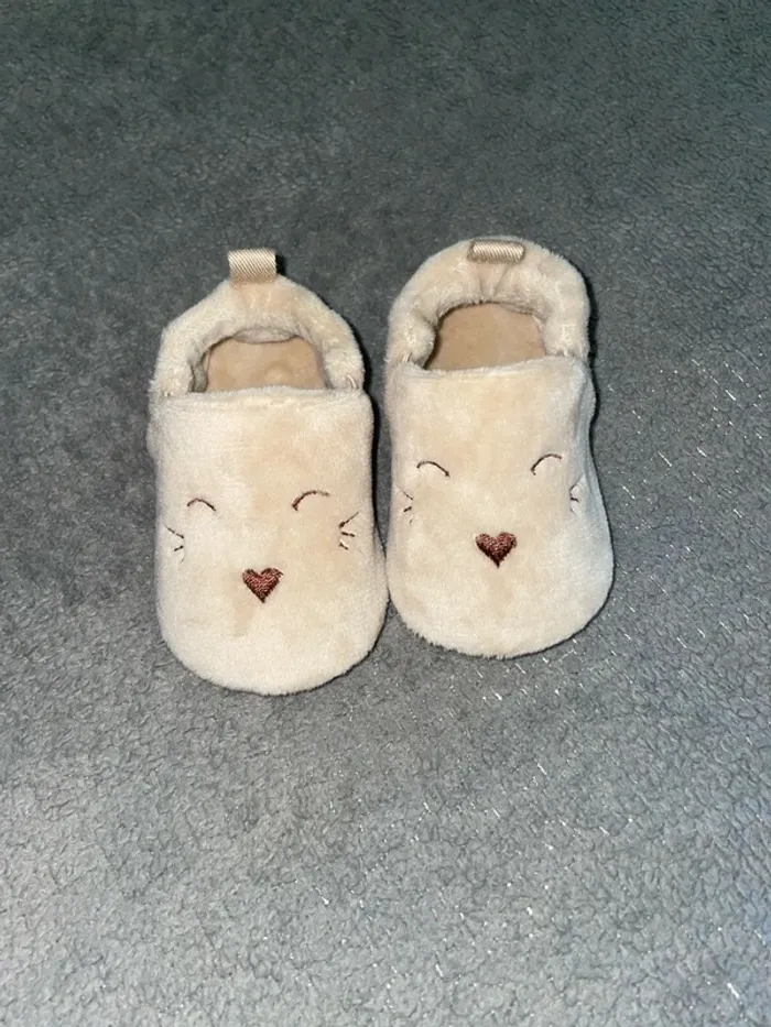 chausson beige 6/9mois