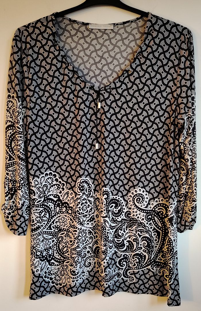 Blouse femme Armand Thiery noir blanc imprimé graphique manches 3/4