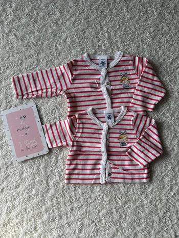 Lot deux gilets rayé blanc et rouge petit bateau taille 3 mois