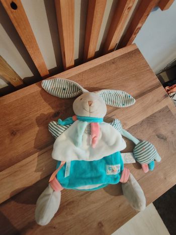 Lapin marionnette doudou et compagnie
