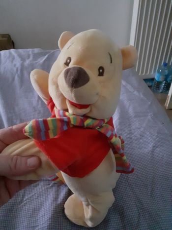 Peluche winnie l'ourson à accroché