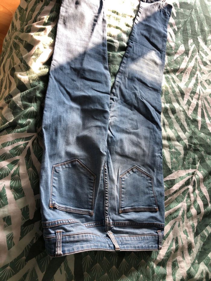 Jeans troué - photo numéro 4